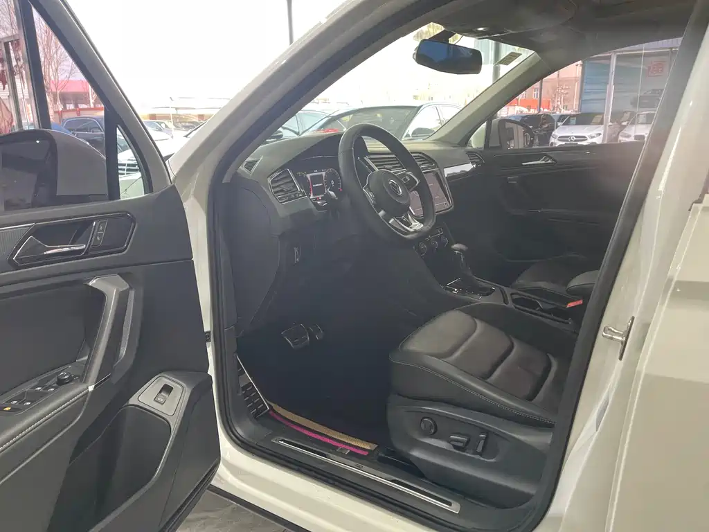 Tiguan L 2021 330TSI automatic two-wheel drive R-Line flagship version купить на сайте DeffCars