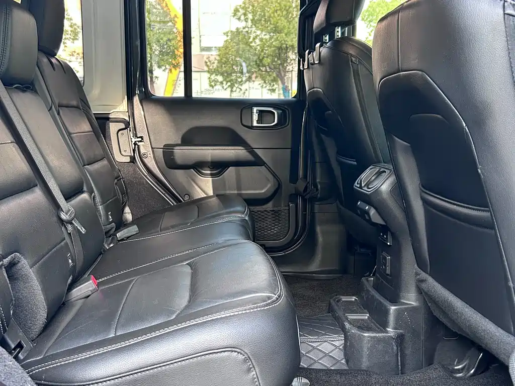 Wrangler 2021 2.0T Sahara four-door version купить на сайте DeffCars