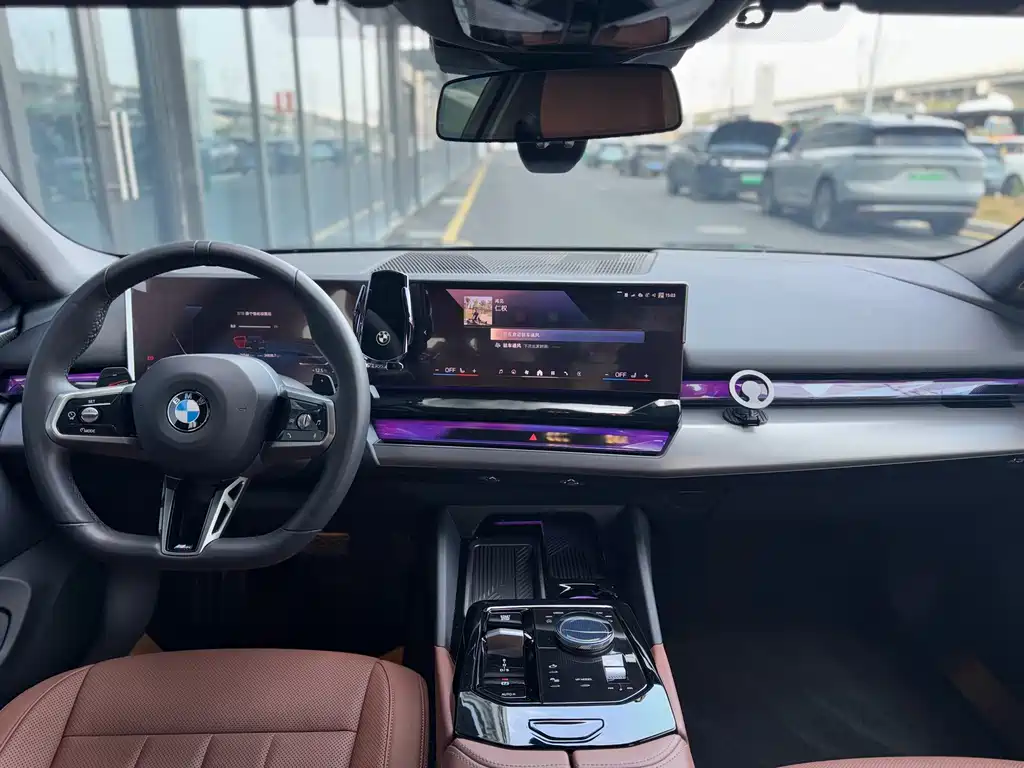 BMW 5 Series 2024 530Li Leading M Sports Package купить на сайте DeffCars