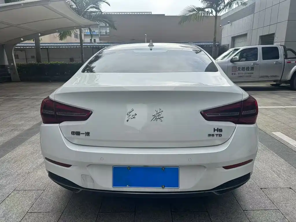 Hongqi H5 2022 Classic 1.8T Automatic Zhilianqi Chang Edition купить на сайте DeffCars