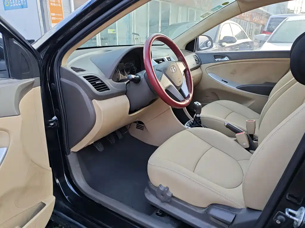 Rena 2010 sedan 1.4L manual luxury GLS купить на сайте DeffCars