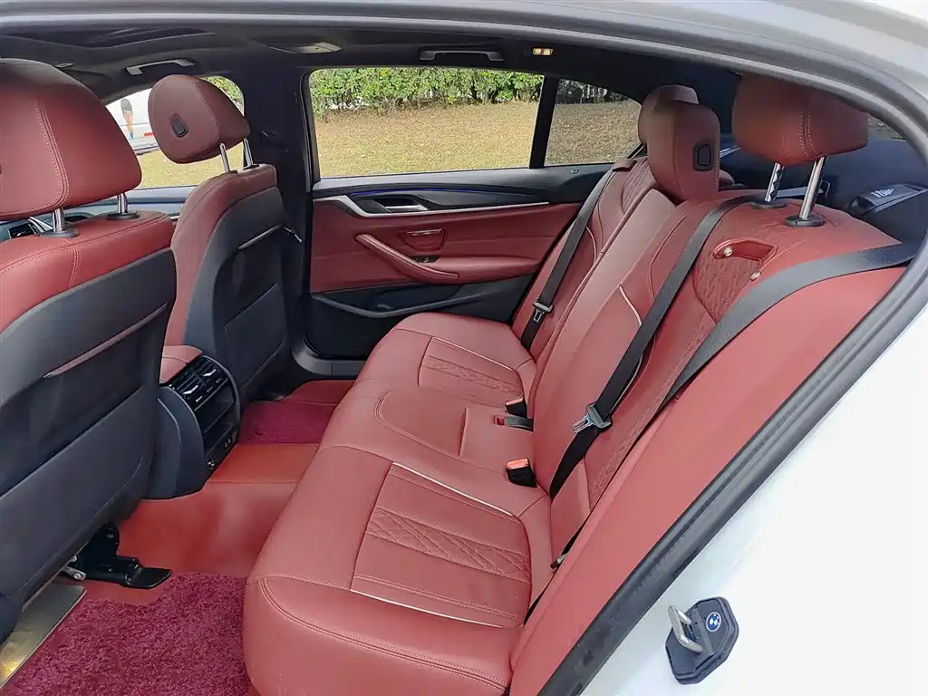 BMW 5 Series 2023 530Li Leading M Sports Package купить на сайте DeffCars