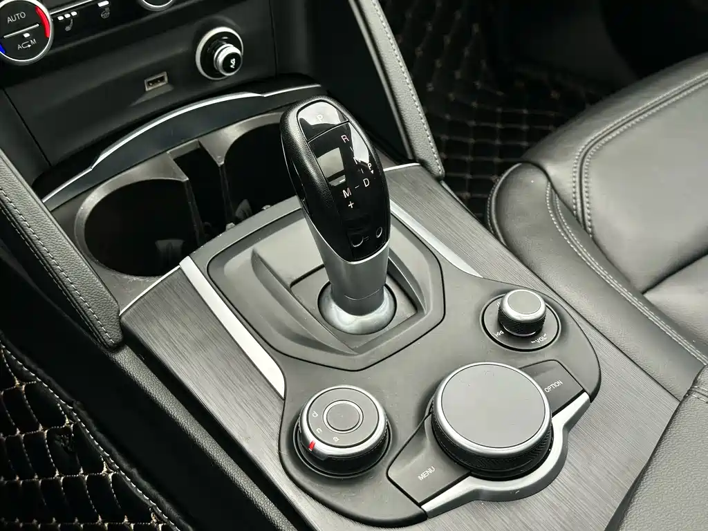 Stelvio 2017 2.0T 200HP Elite Edition купить на сайте DeffCars