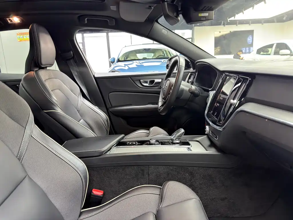 Volvo S60 2022 B4 Zhiyuan Sports Edition купить на сайте DeffCars