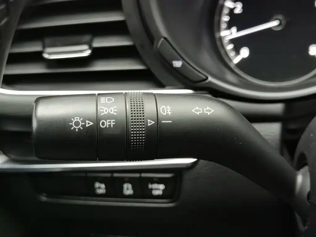 Mazda3 Angkesela 2020 2.0L Automatic Premium Edition купить на сайте DeffCars