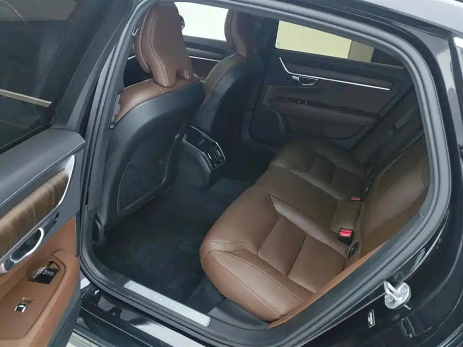 Volvo S90 2023 B5 Zhiyuan Luxury Edition купить на сайте DeffCars