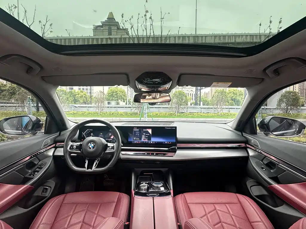 BMW 5 Series 2024 530Li Leading M Sports Package купить на сайте DeffCars