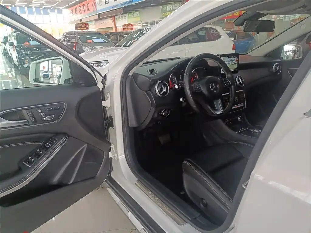 Mercedes-Benz GLA 2018 GLA 200 Dynamic купить на сайте DeffCars