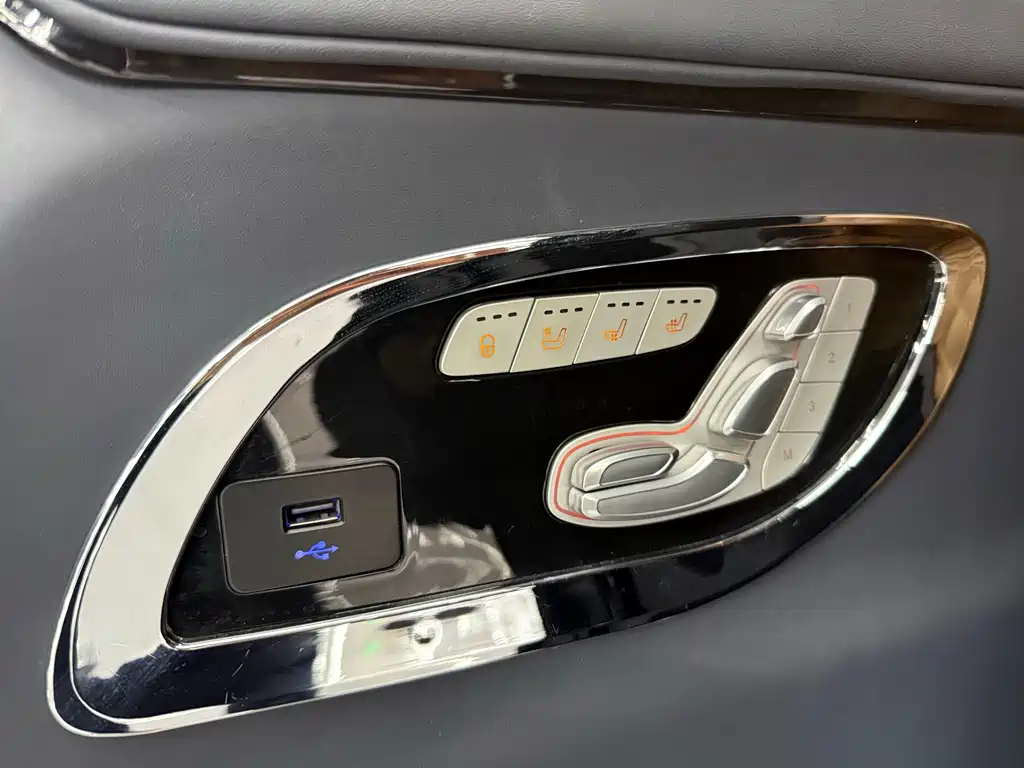 Mercedes-Benz V-Class 2021 V 260 L Long Wheelbase Luxury Edition купить на сайте DeffCars