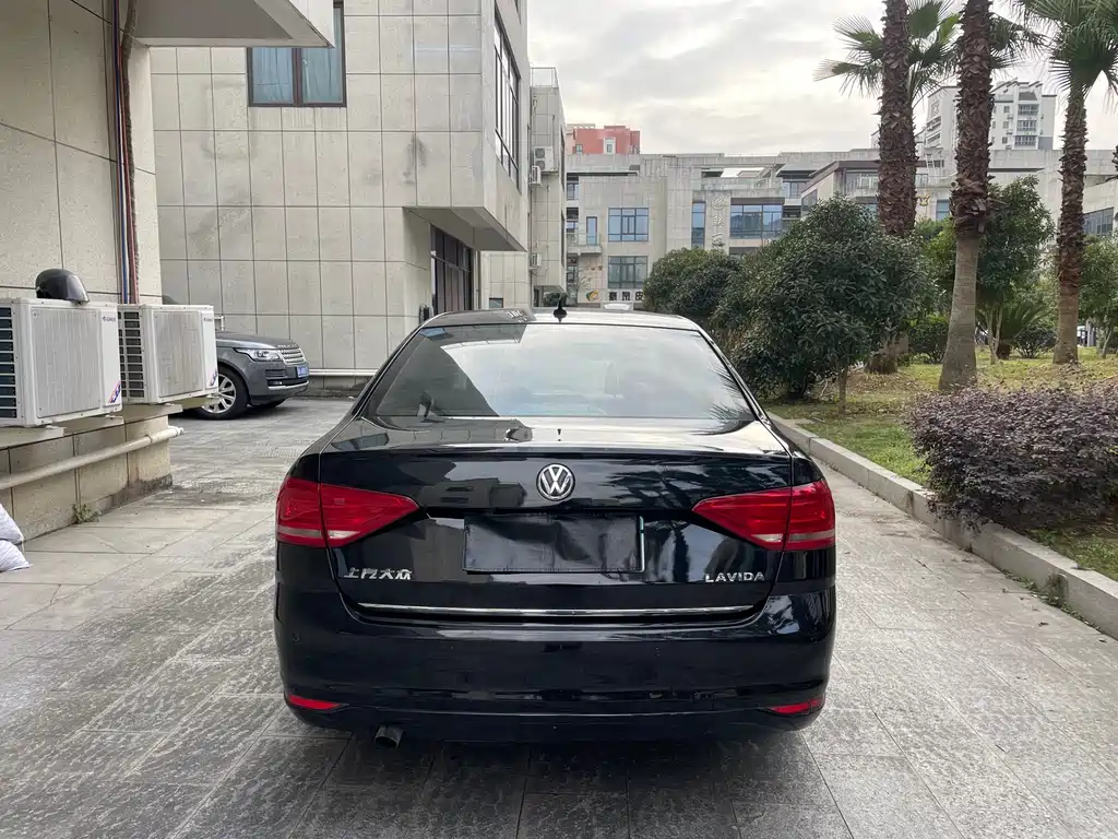 Lavida 2017 1.6L manual comfort version купить на сайте DeffCars