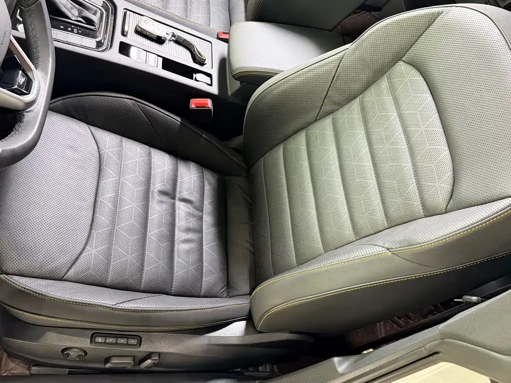 FAW-Volkswagen CC 2021 380TSI eye-catching version купить на сайте DeffCars