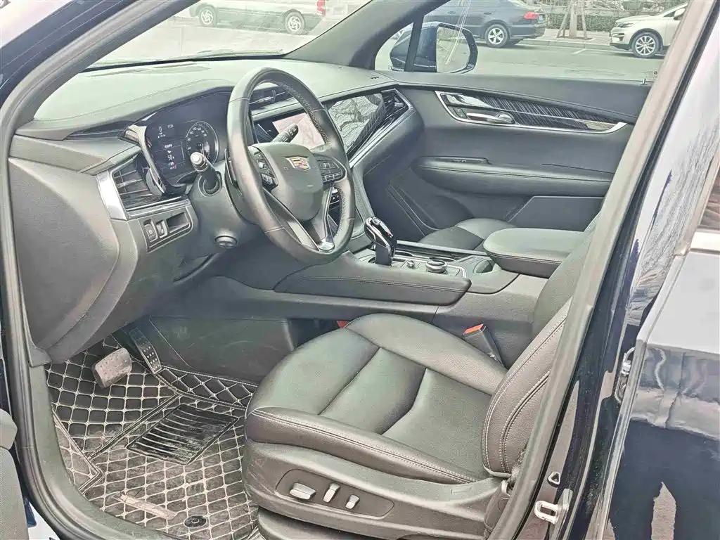 Cadillac XT6 2022 2.0T seven-seat two-wheel drive luxury model купить на сайте DeffCars