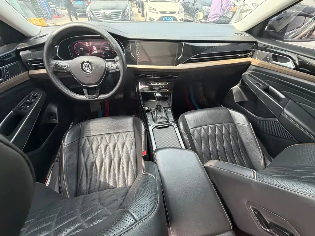 Passat 2020 330TSI Deluxe Edition National VI купить на сайте DeffCars