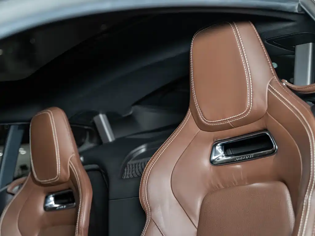 Jaguar F-TYPE 2019 2.0T hardtop version купить на сайте DeffCars