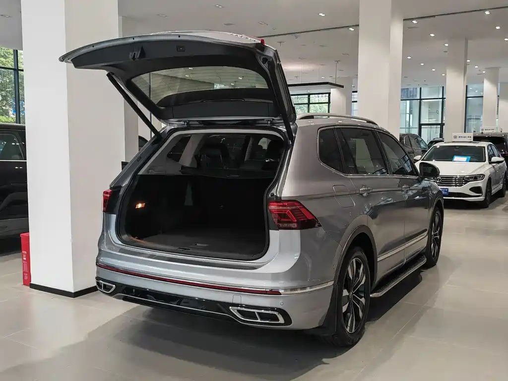 Tiguan L 2022 330TSI automatic two-wheel drive R-Line version купить на сайте DeffCars