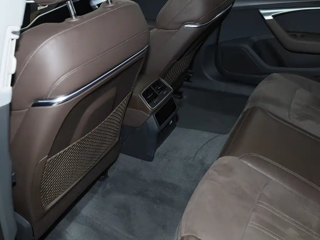 Audi A7L 2024 45TFSI S-line Dream Building Liquid Crystal Package купить на сайте DeffCars
