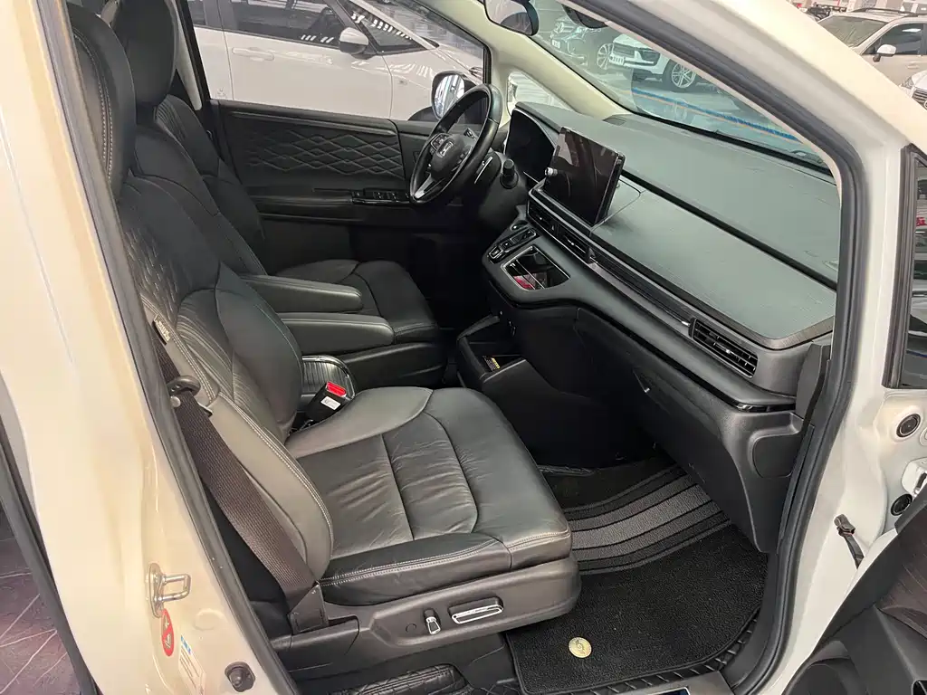 Alison 2022 2.0L e:HEV Deluxe Edition купить на сайте DeffCars