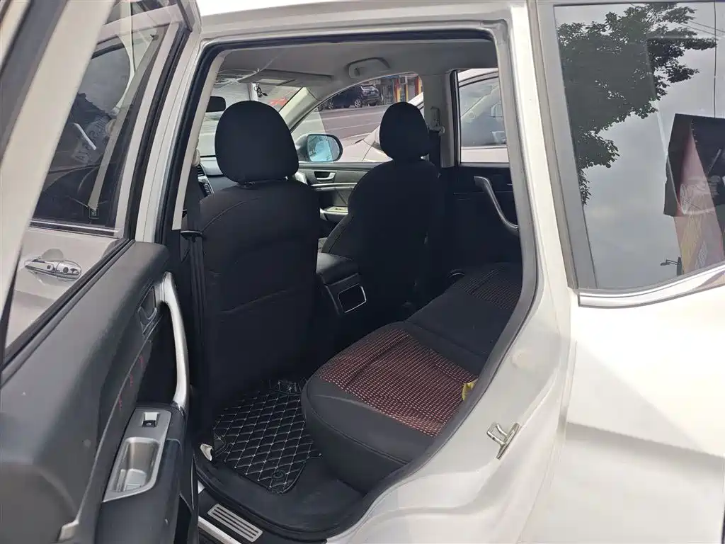 Haval M6 2017 1.5T automatic two-wheel drive urban model купить на сайте DeffCars