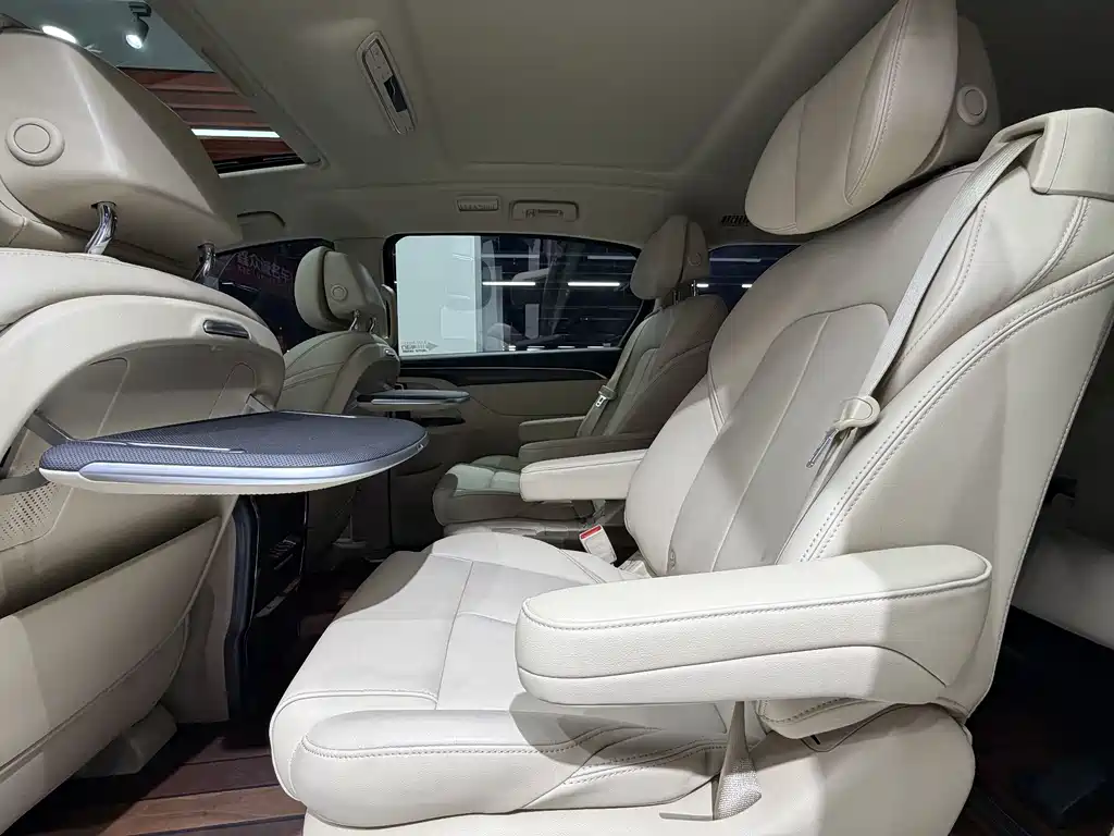 Buick GL8 2023 ES Lu Zun Exclusive Model купить на сайте DeffCars