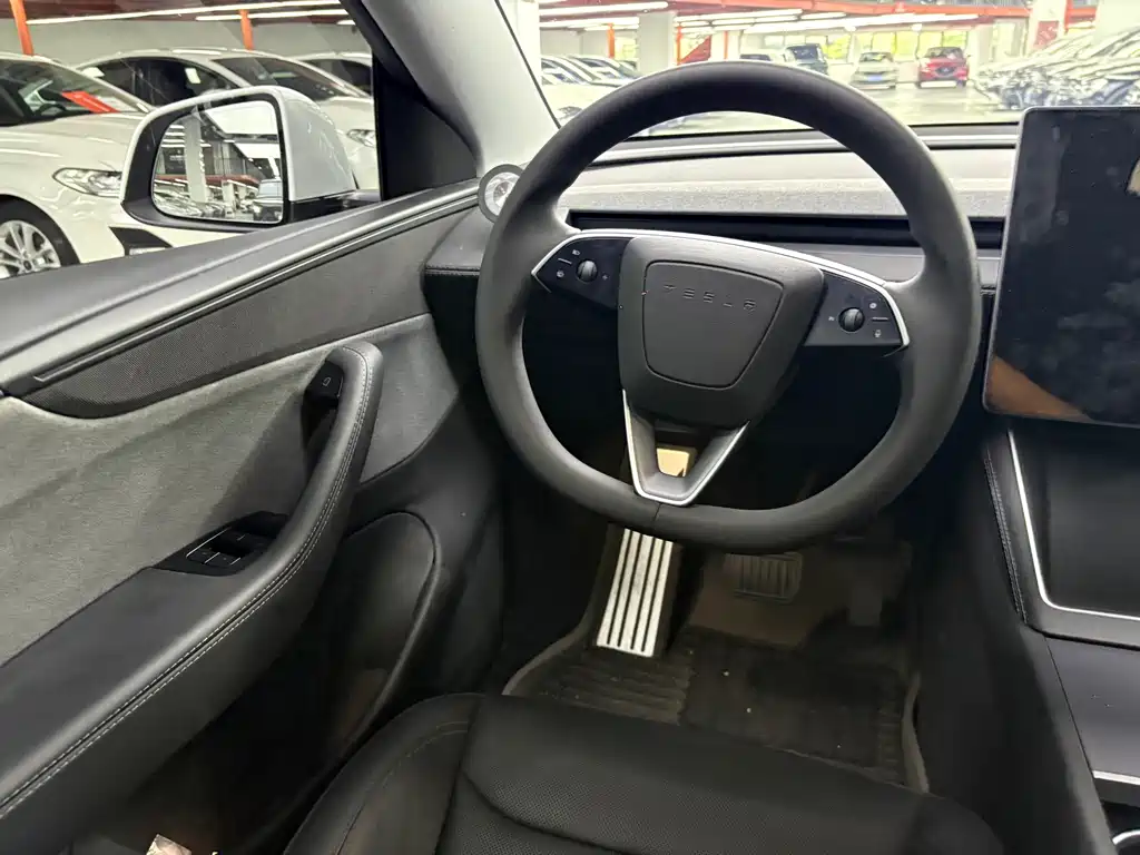 Model Y 2025 rear-wheel drive version купить на сайте DeffCars