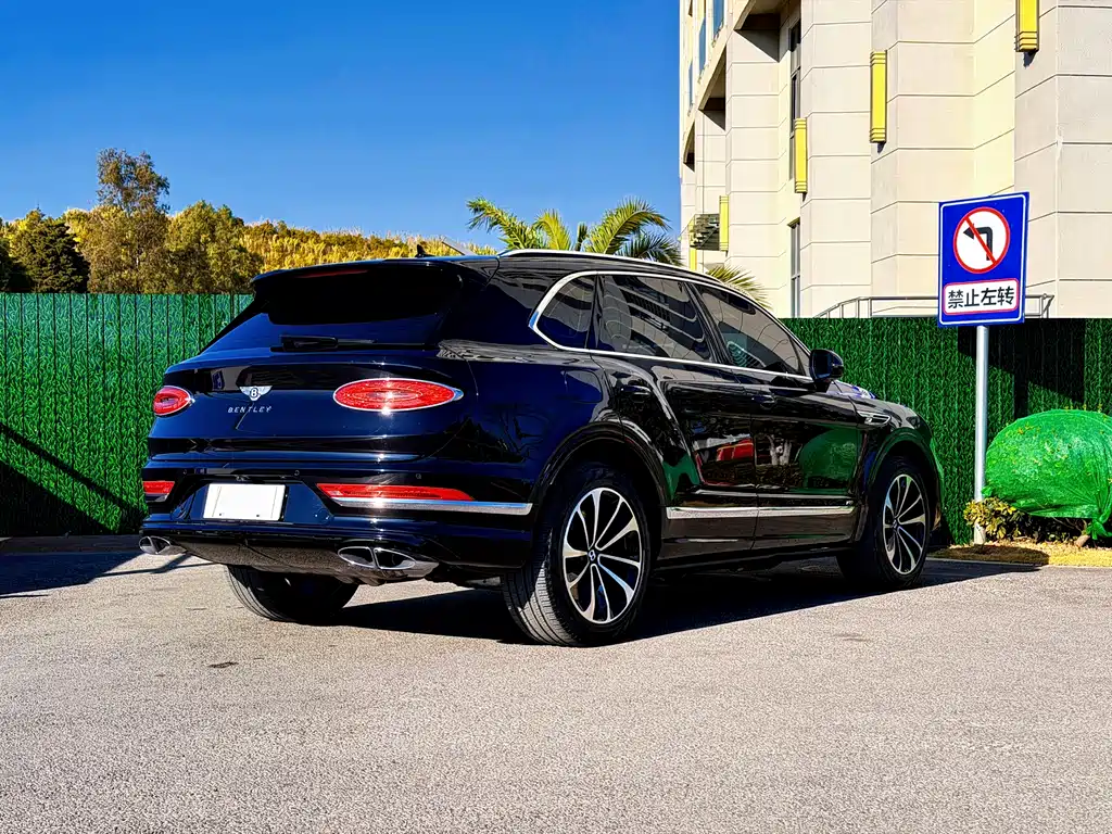 Bentayga 2021 4.0T V8 купить на сайте DeffCars