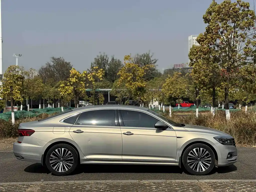 Passat 2019 330TSI Deluxe Edition National VI купить на сайте DeffCars