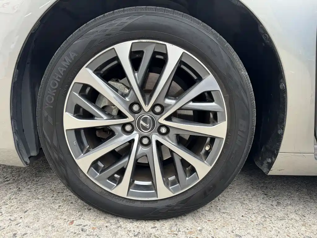 Lexus ES 2023 200 Excellence Edition купить на сайте DeffCars
