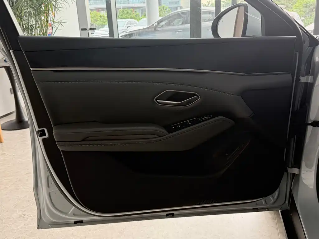 Qin L 2025 DM-i Smart Driving Edition 120KM Transcendent Type купить на сайте DeffCars