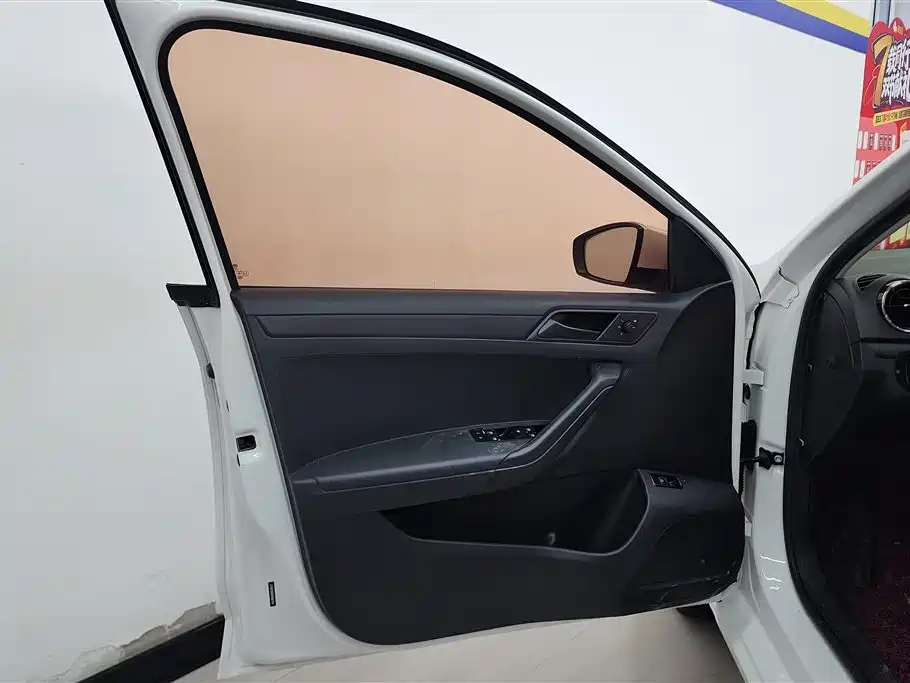 Jetta 2017 1.5L manual fashion model купить на сайте DeffCars