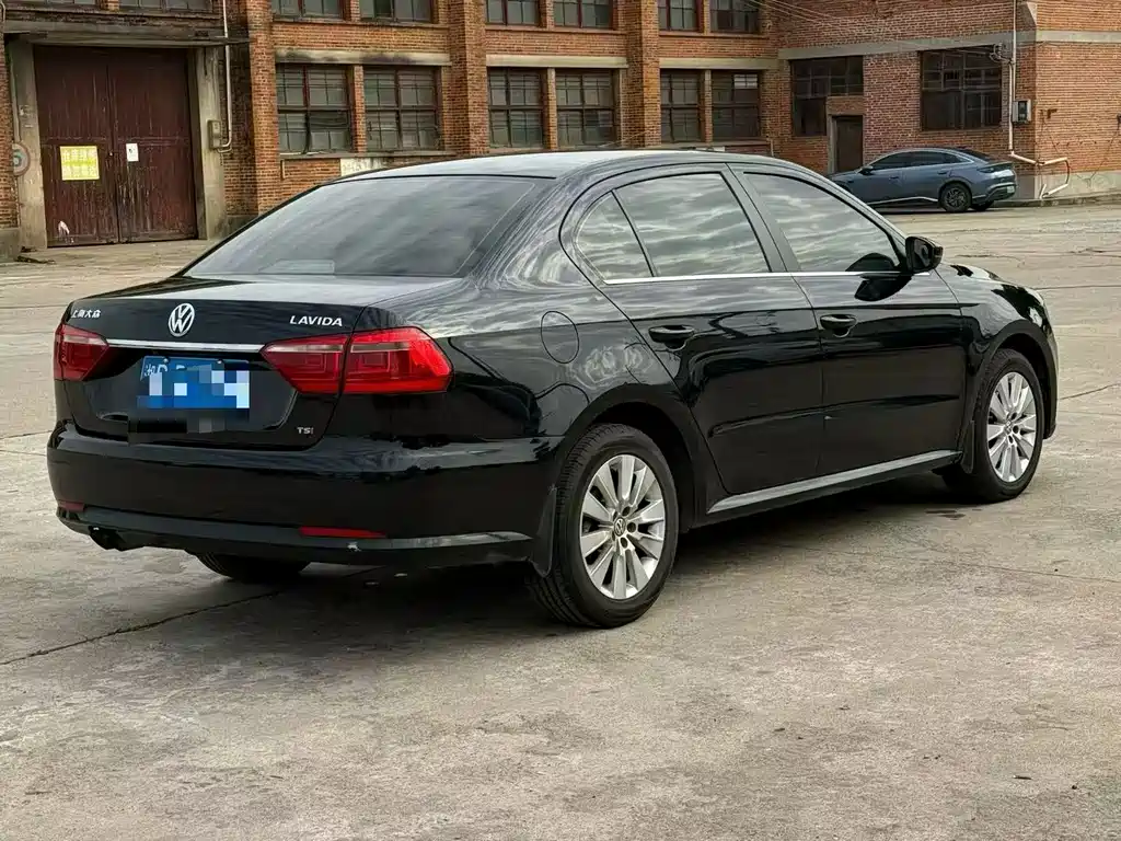 Lavida 2013 facelift 1.4TSI DSG comfort version купить на сайте DeffCars