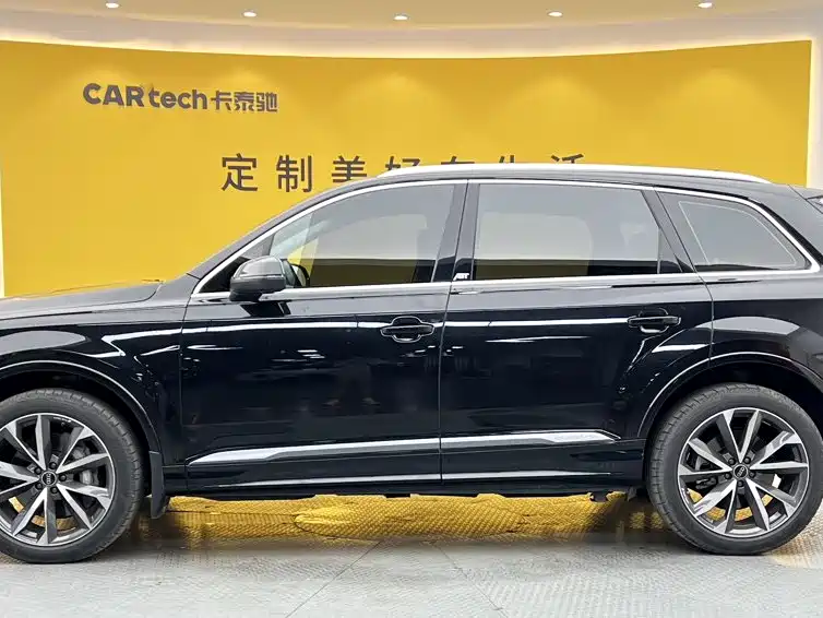 Audi Q7 2023 55 TFSI quattro S line sports version купить на сайте DeffCars