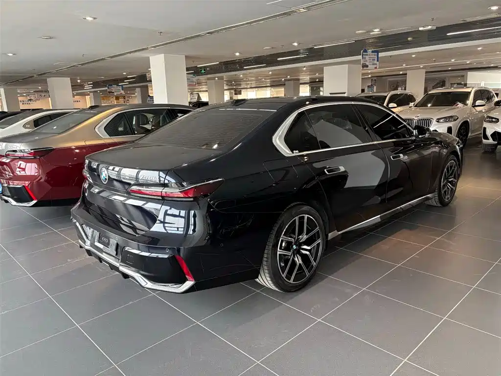 BMW 7 Series 2023 735Li M Sports Package купить на сайте DeffCars