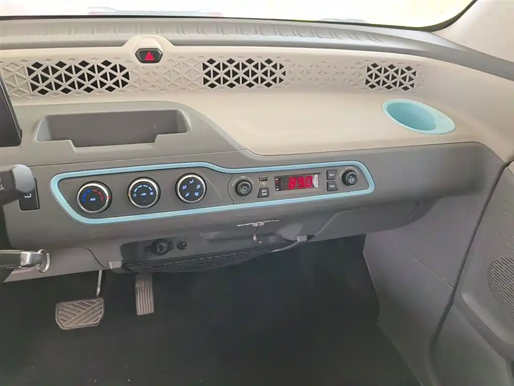 Fengguang MINIEV 2022, practical and comfortable model купить на сайте DeffCars