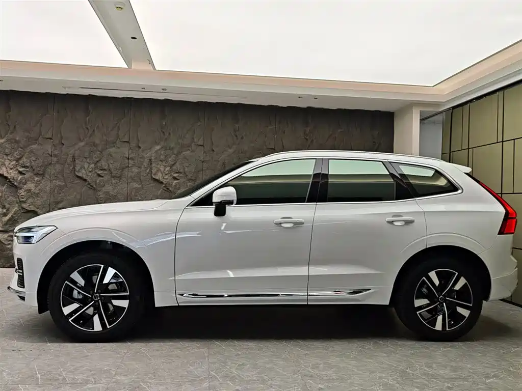 Volvo XC60 2025 B5 four-wheel drive Zhiyi Luxury Edition купить на сайте DeffCars