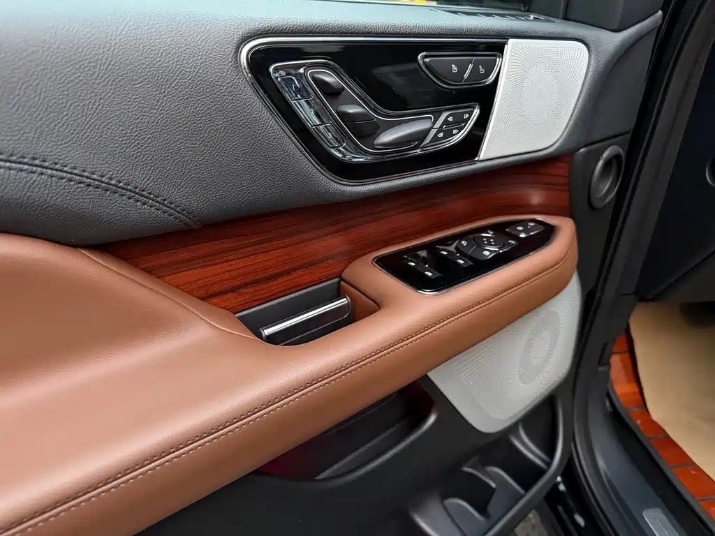 Navigator 2022 3.5T Long Axis Presidential Edition купить на сайте DeffCars