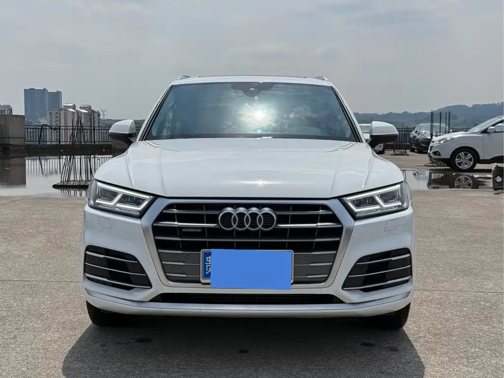 Audi Q5L 2020 40 TFSI enjoys fashionable style купить на сайте DeffCars