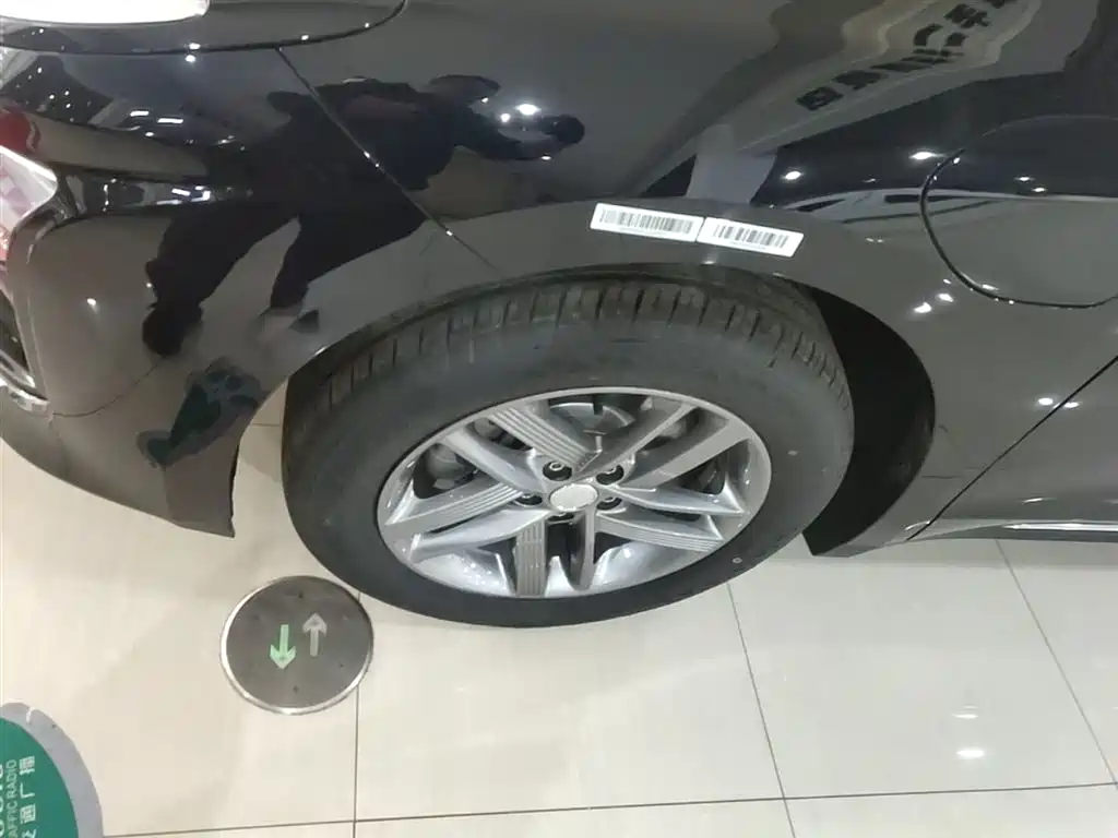 Hongqi E-QM5 2025 500km travel version купить на сайте DeffCars