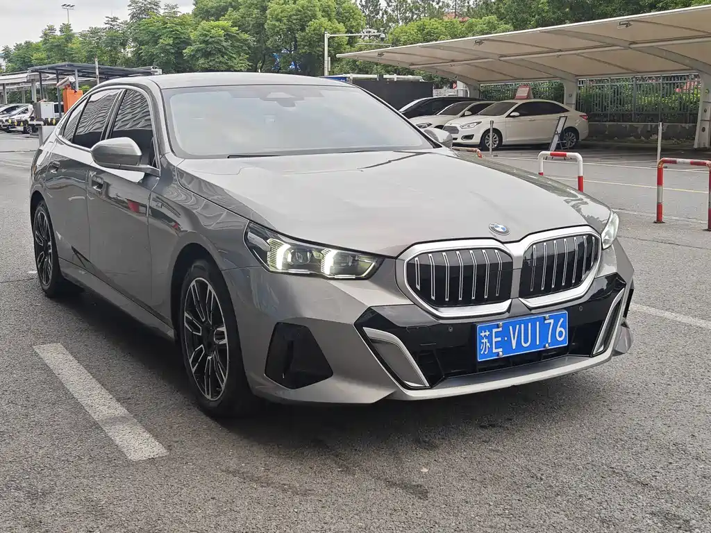 BMW 5 Series 2024 530Li Leading M Sports Package купить на сайте DeffCars