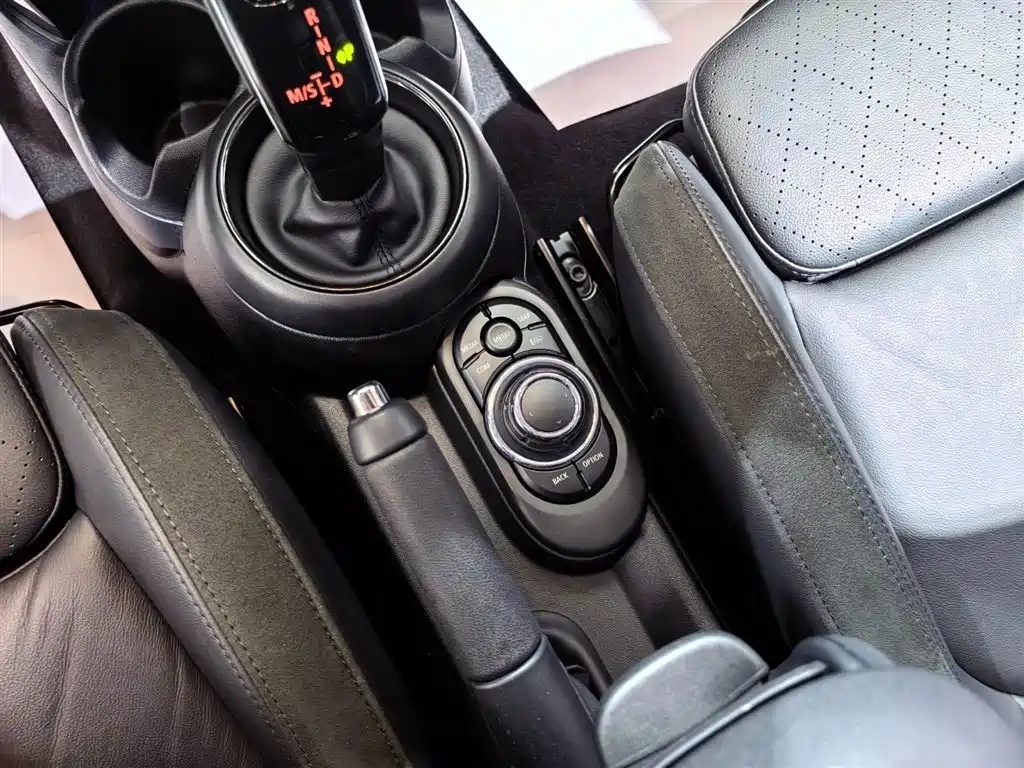 MINI 2022 1.5T COOPER Artist купить на сайте DeffCars