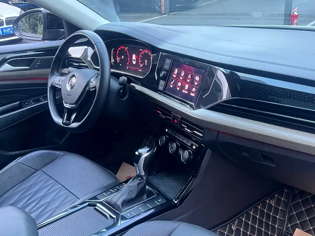 Passat 2019 330TSI Deluxe Edition National VI купить на сайте DeffCars