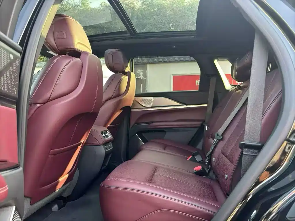 Cadillac XT5 2025 2.0T Platinum model купить на сайте DeffCars