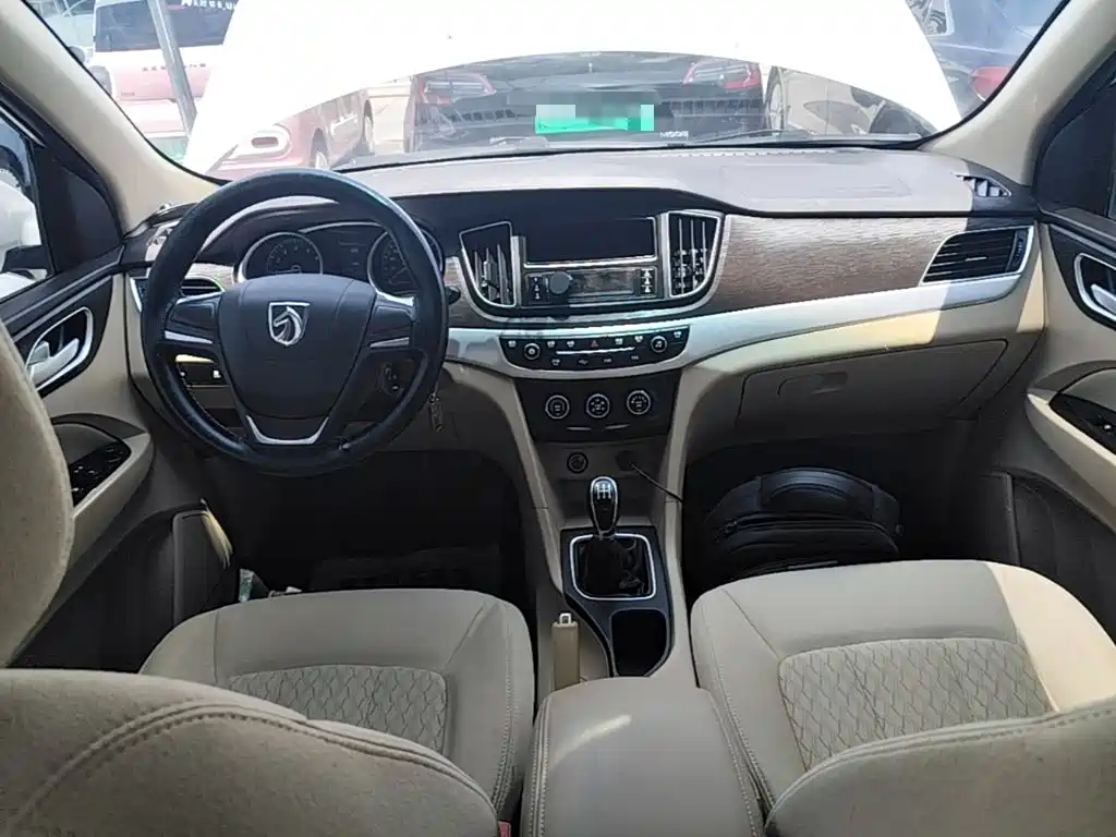 Baojun 730 2016 facelift 1.5L manual standard 7 seats National V купить на сайте DeffCars