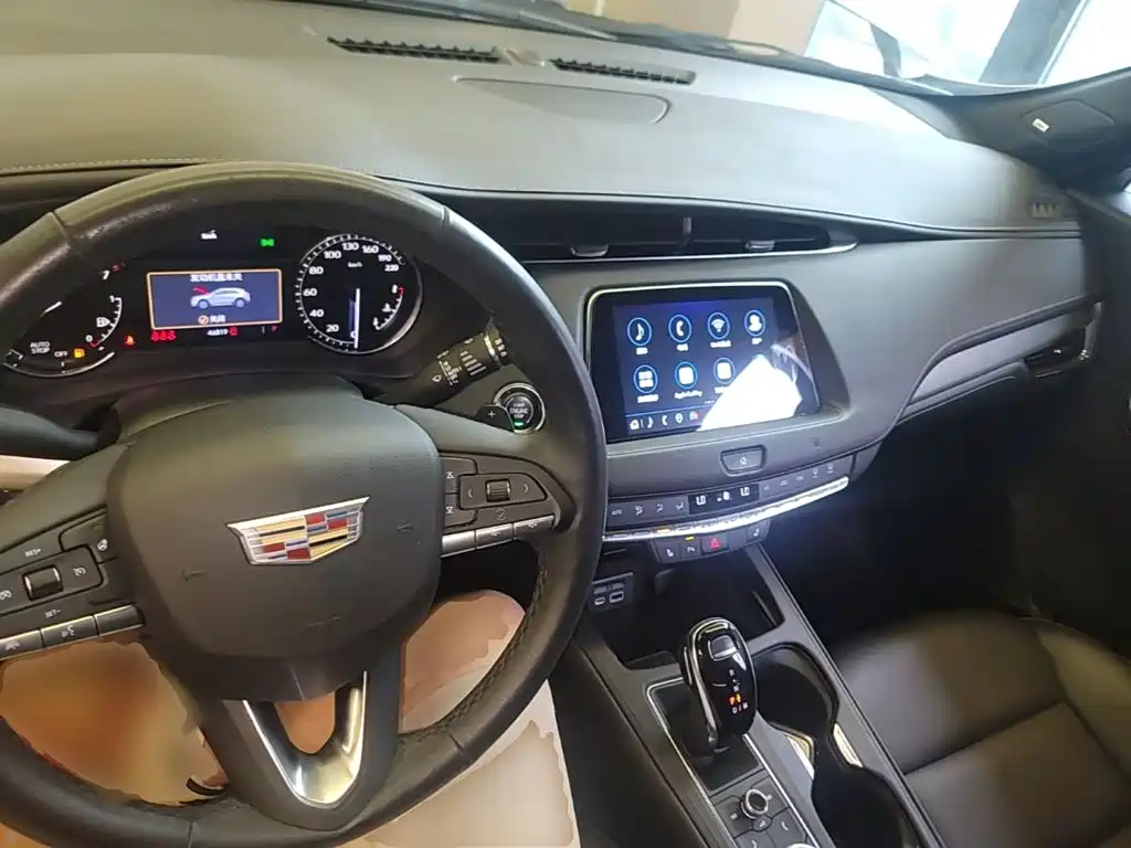 Cadillac XT4 2021 28T two-wheel drive leading model купить на сайте DeffCars
