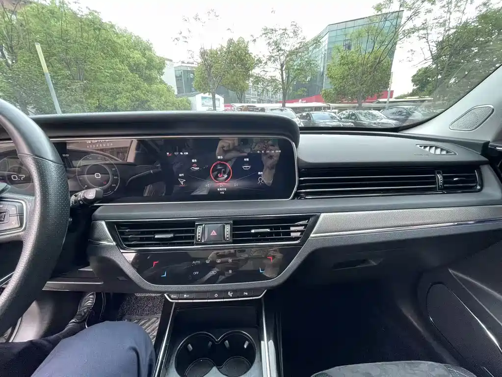Hongqi HS5 2022 2.0T Zhilian Flagship Edition купить на сайте DeffCars