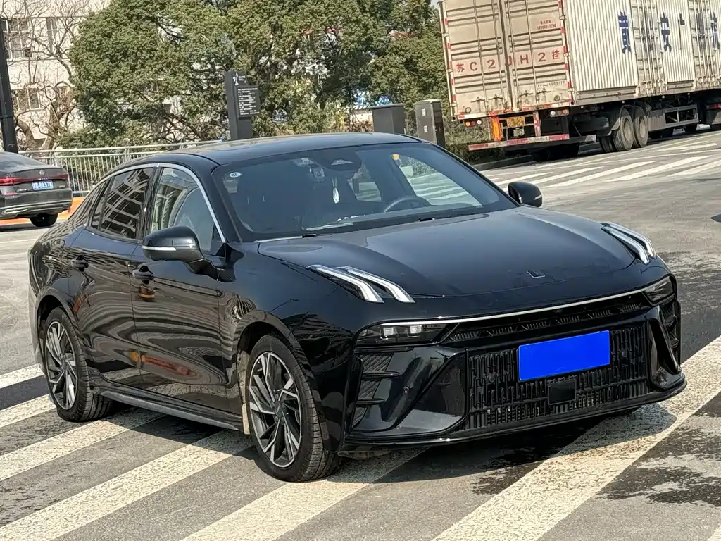 Lynk & Co 03 2023 1.5TD DCT Pro купить на сайте DeffCars