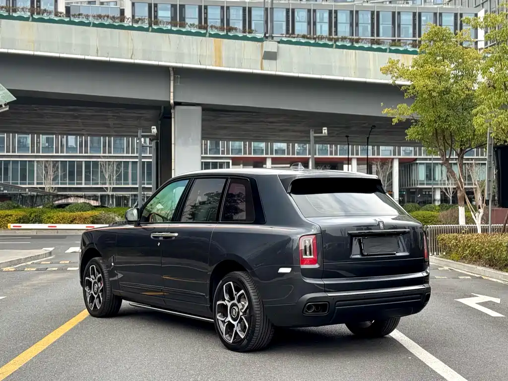 Cullinan 2018 four-seat version купить на сайте DeffCars