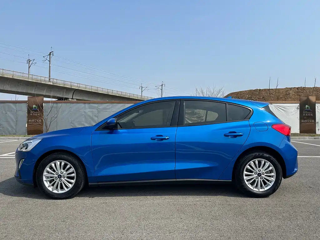Focus 2019 Hatchback EcoBoost 180 Automatic NeochaEDGE купить на сайте DeffCars
