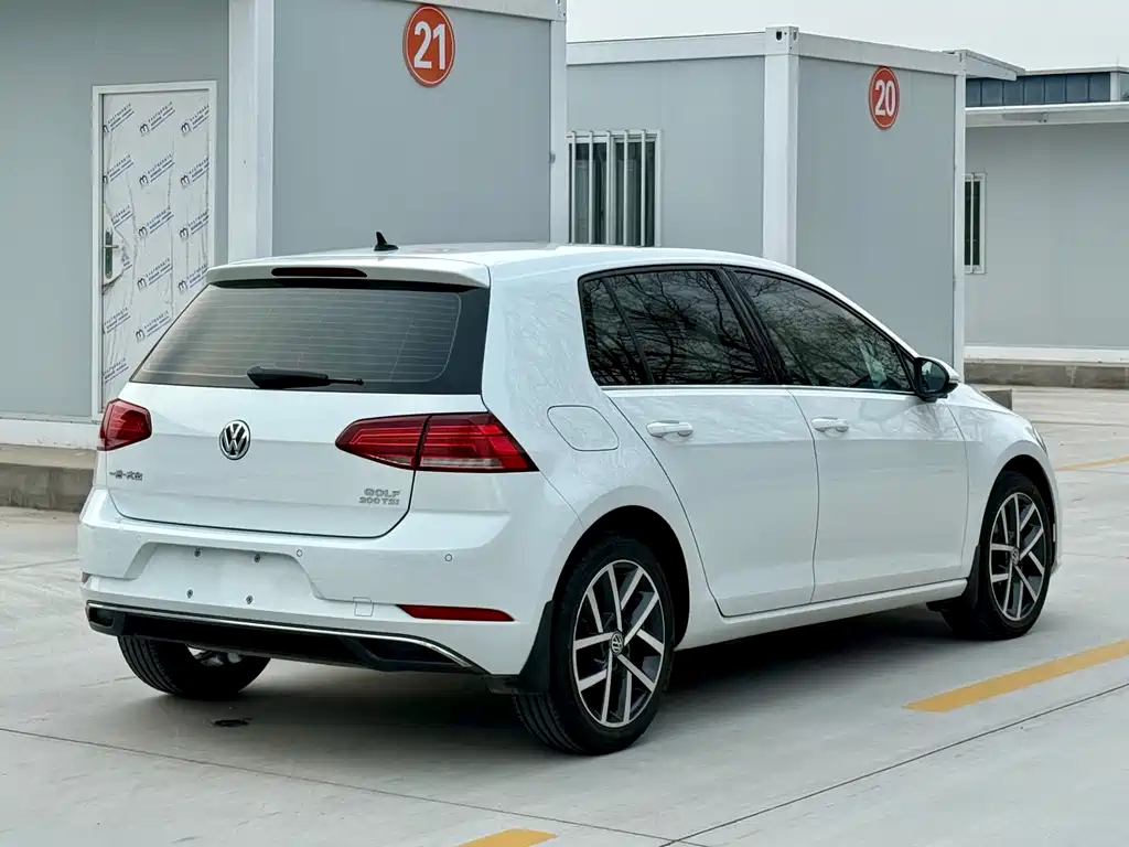 Golf 2020 Beloved Edition 200TSI DSG Comfort Type купить на сайте DeffCars