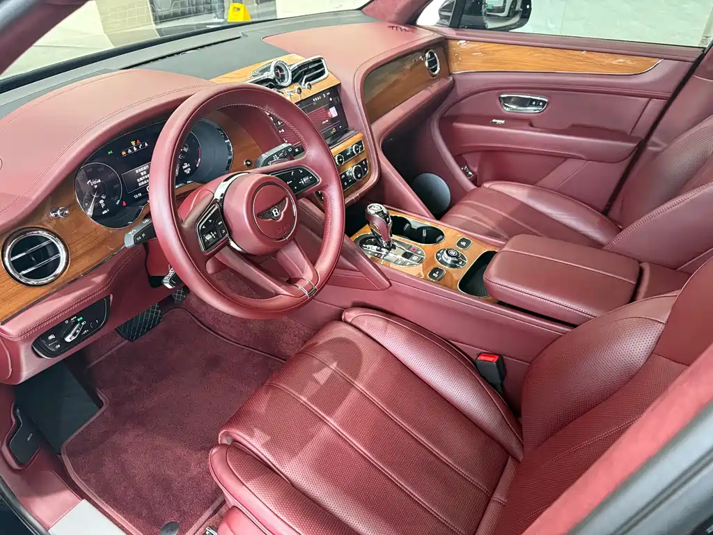 Bentayga 2021 4.0T V8 купить на сайте DeffCars