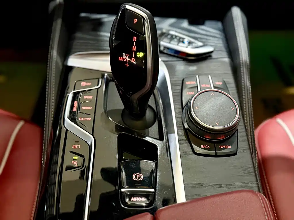 BMW 5 Series New Energy 2021 535Le M Sports Package купить на сайте DeffCars